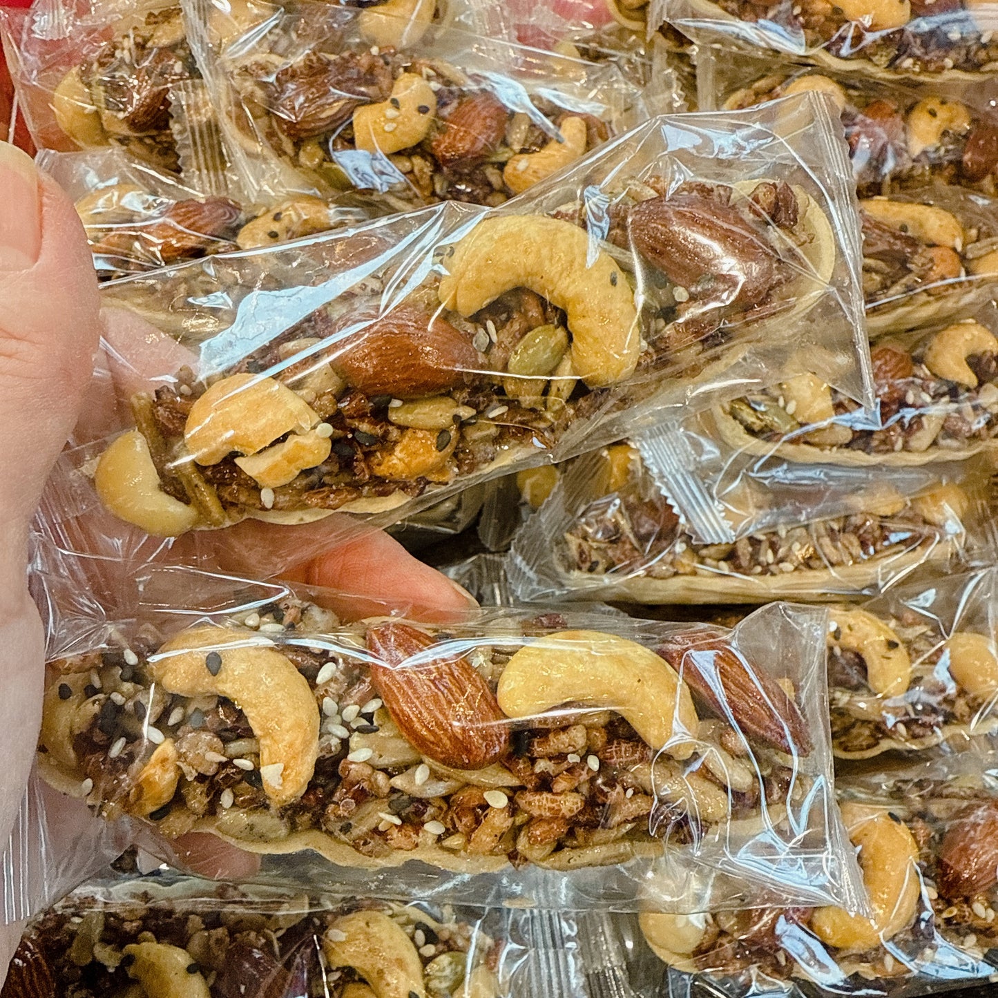 C 83 : Healthy nut - Bánh hạt dinh dưỡng