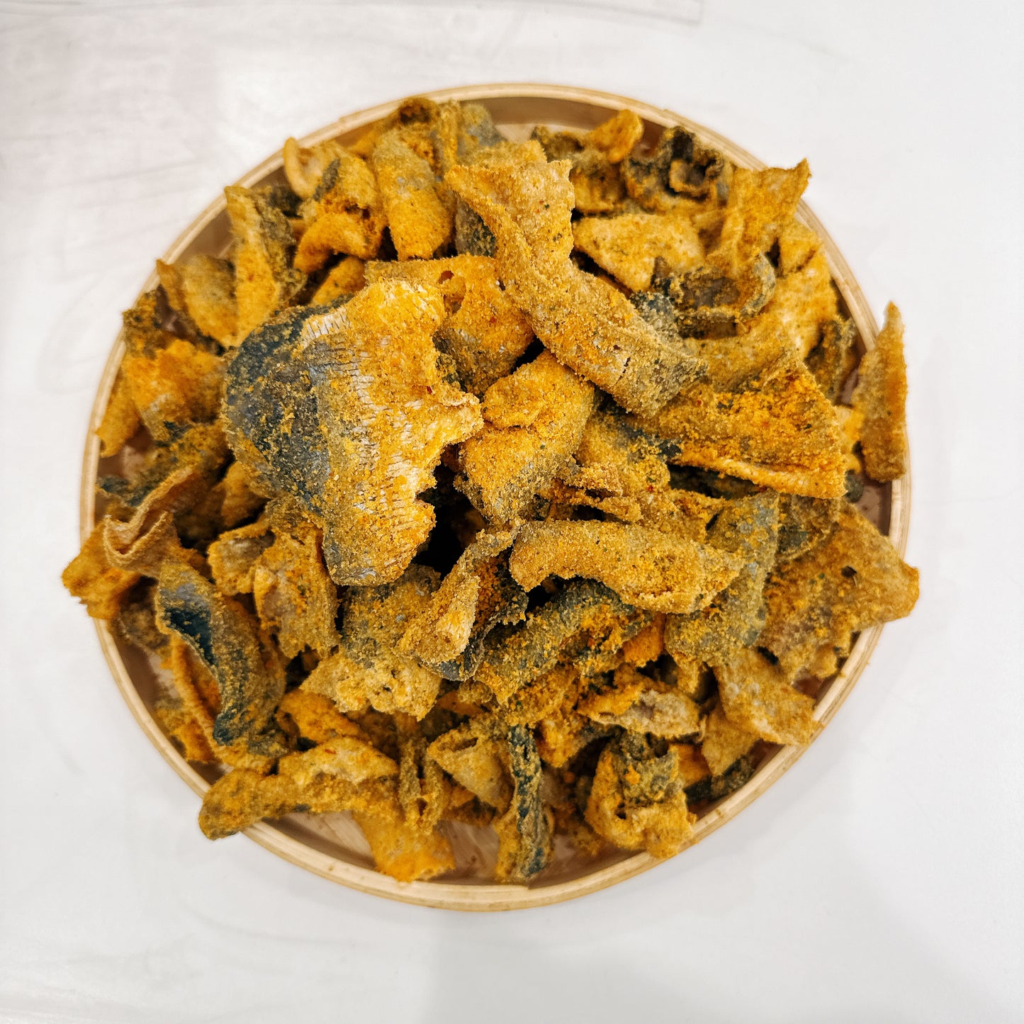 B38 : Crispy Salmon Skin &salted Egg Yolk - Da Cá Hồi Trứng Muối Sấy Giòn
