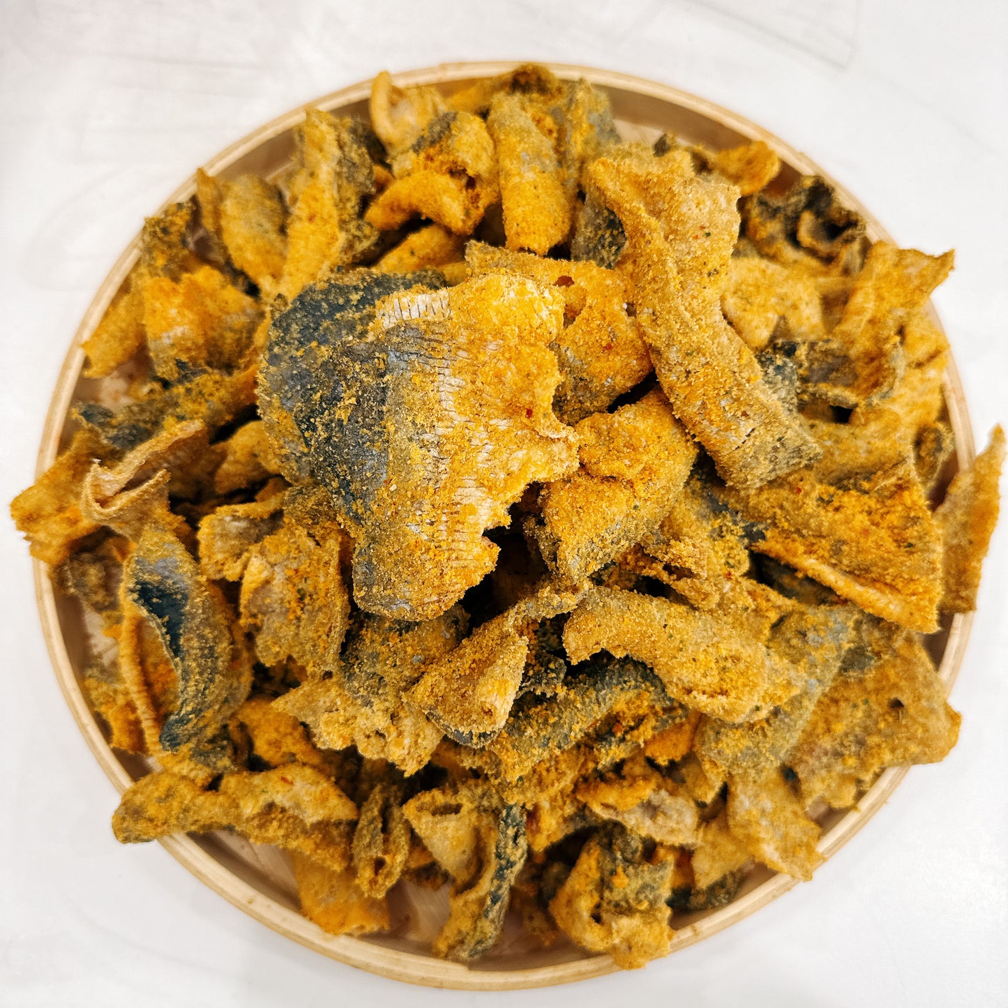 B38 : Crispy Salmon Skin &salted Egg Yolk - Da Cá Hồi Trứng Muối Sấy Giòn