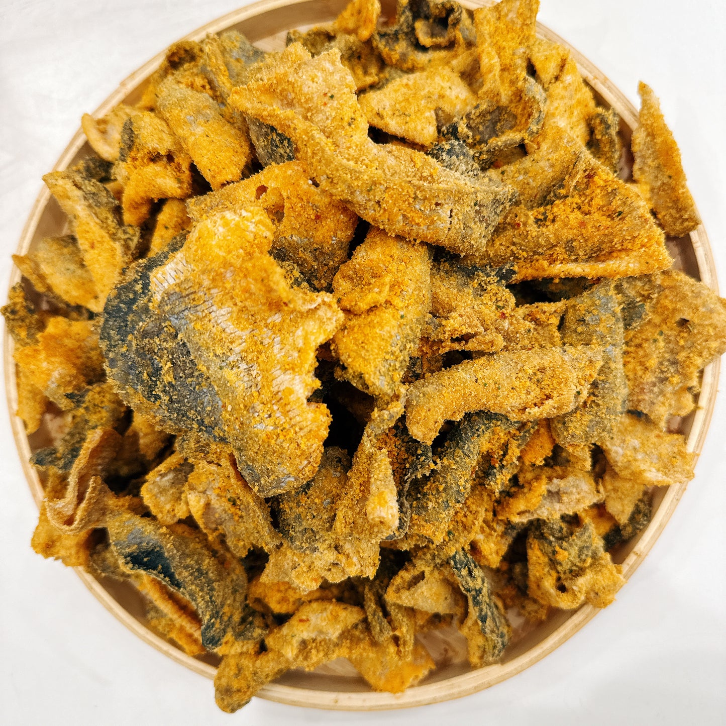 B38 : Crispy Salmon Skin &salted Egg Yolk - Da Cá Hồi Trứng Muối Sấy Giòn