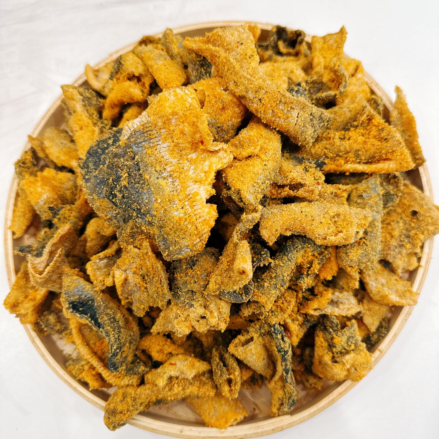 B38 : Crispy Salmon Skin &salted Egg Yolk - Da Cá Hồi Trứng Muối Sấy Giòn