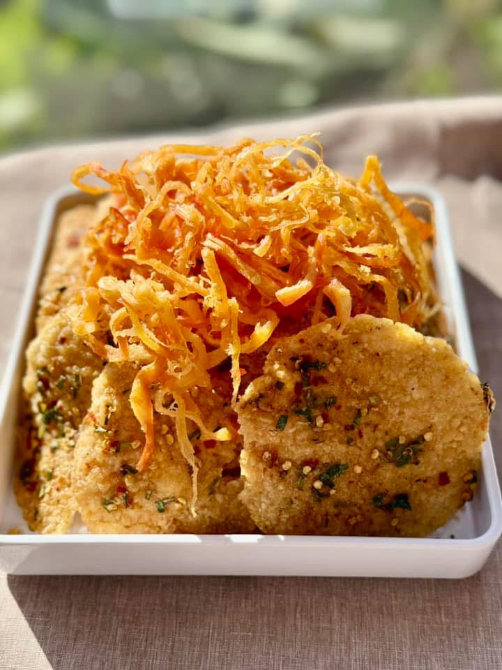 Crispy Rice with squid garlic butter - Cơm Cháy Mắm Hành Mix Khô Mực Bơ Tỏi