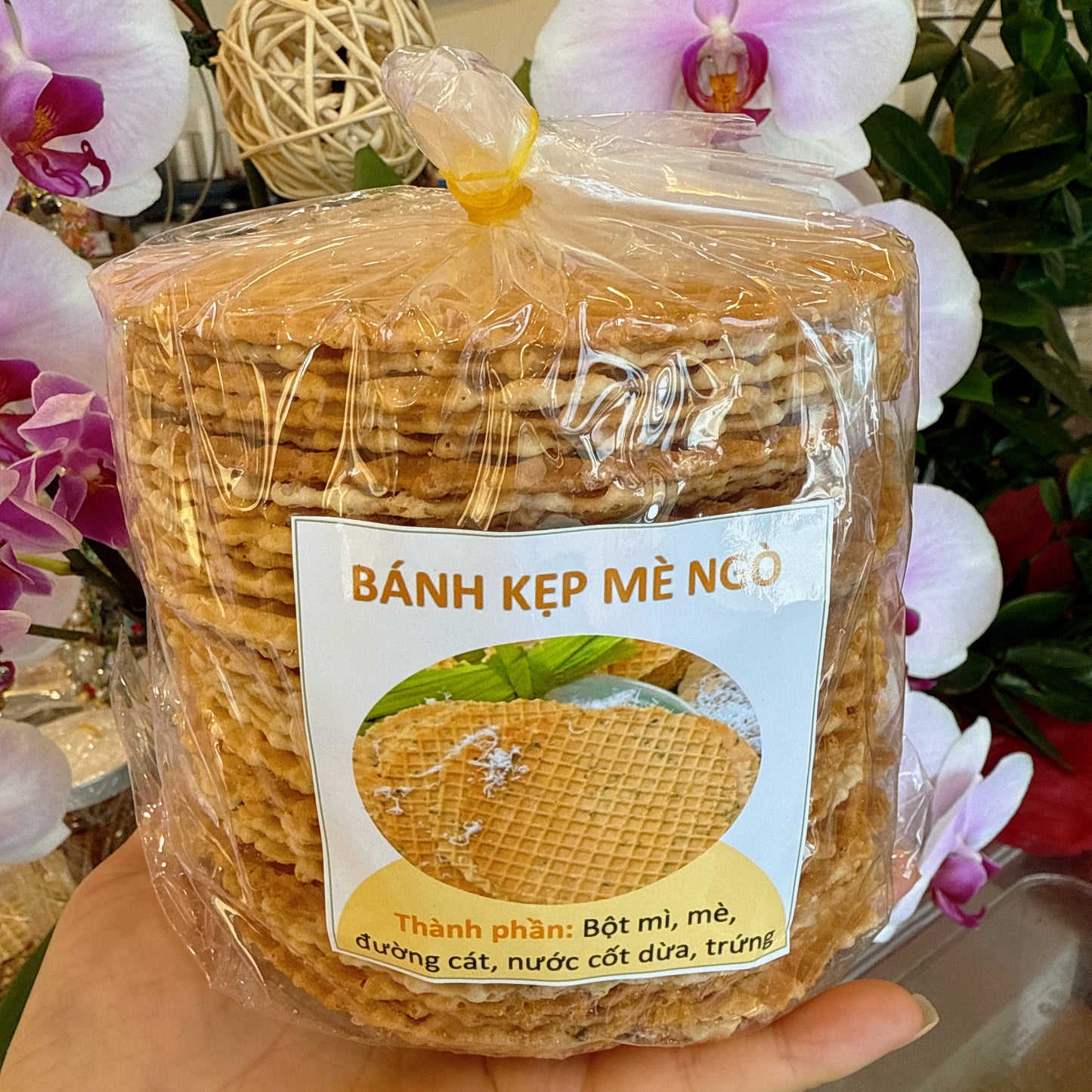 C83: Crispy Sesame Milk Cake - Bánh Kẹp Mè Ngò