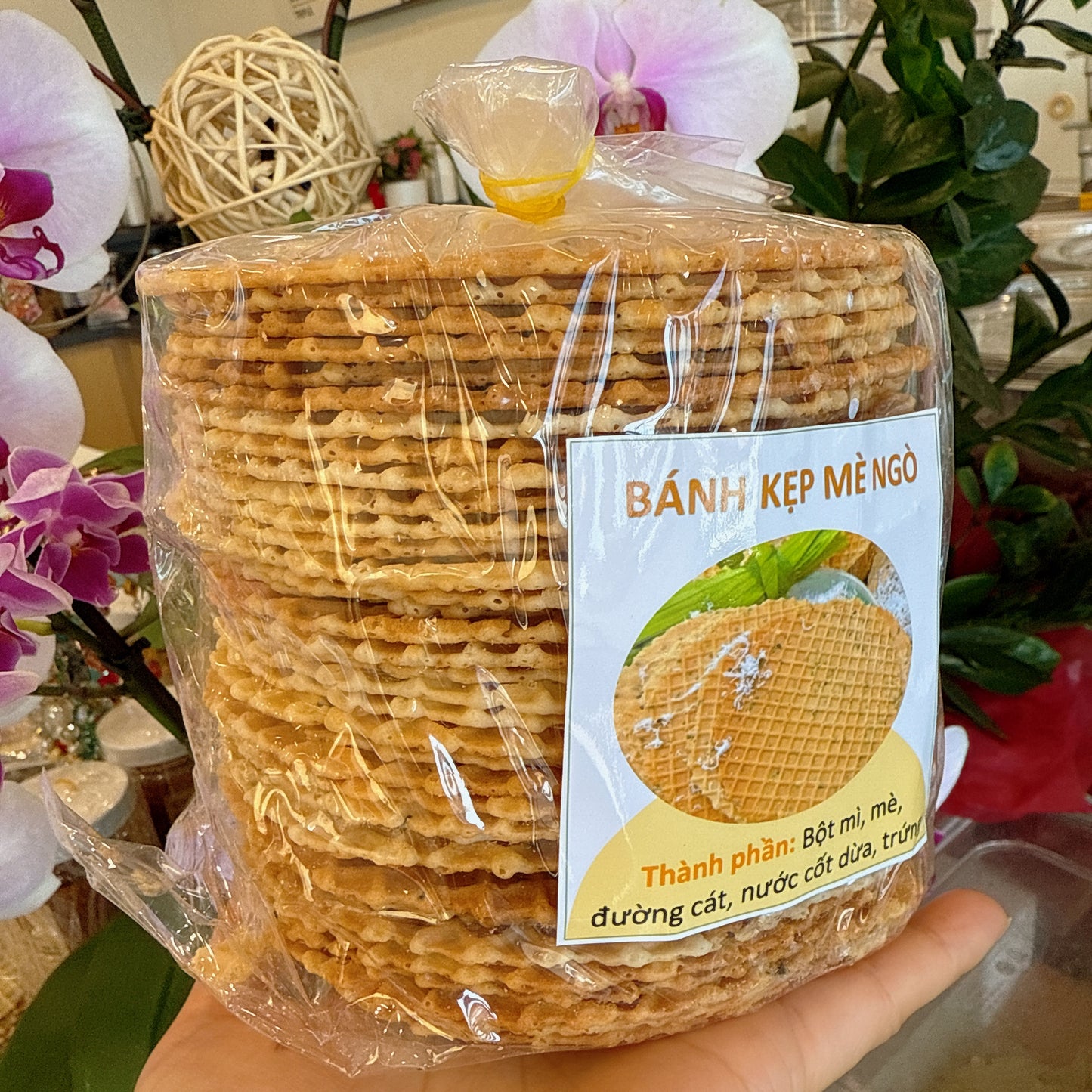 C83: Crispy Sesame Milk Cake - Bánh Kẹp Mè Ngò
