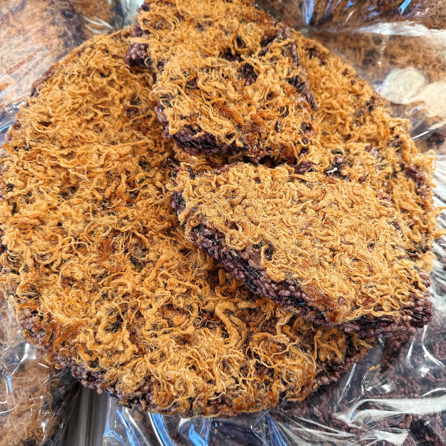 E69 : Cripsy Brown Rice Cake & Pork Floss -Cơm Cháy Gạo Lứt Chà Bông