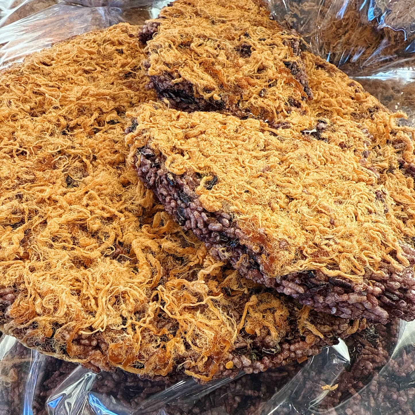 E69 : Cripsy Brown Rice Cake & Pork Floss -Cơm Cháy Gạo Lứt Chà Bông