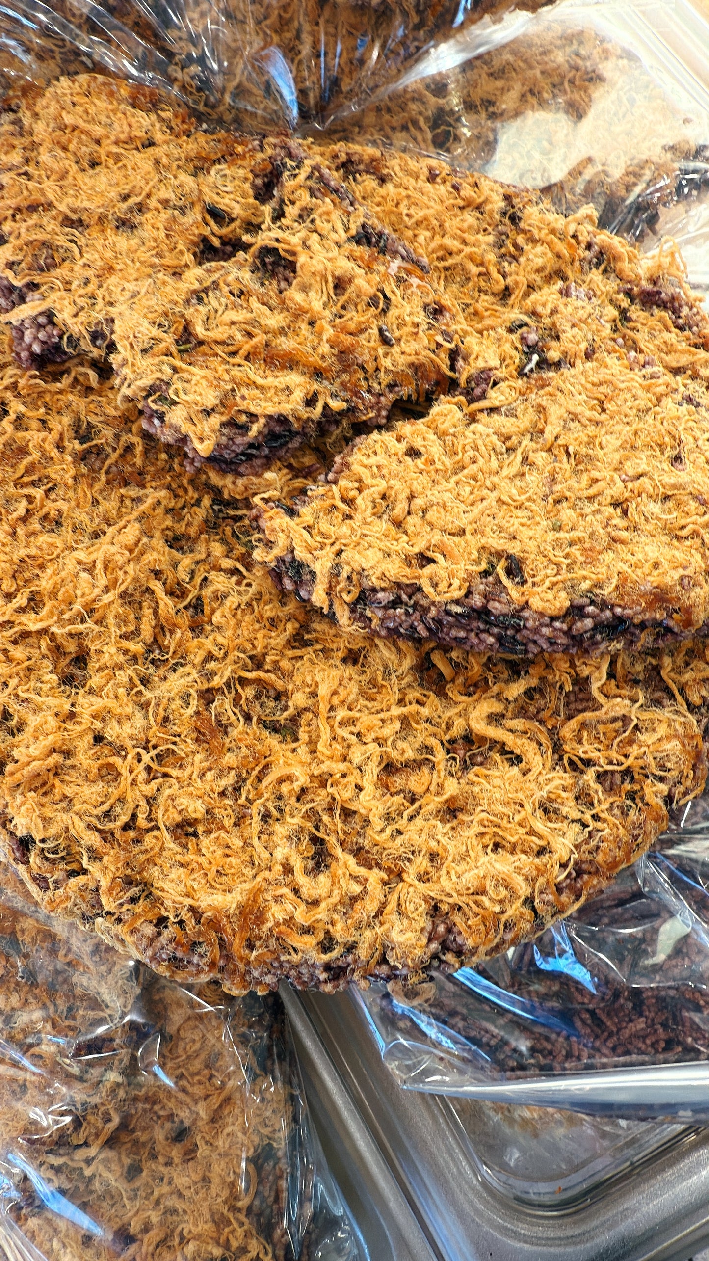 E69 : Cripsy Brown Rice Cake & Pork Floss -Cơm Cháy Gạo Lứt Chà Bông