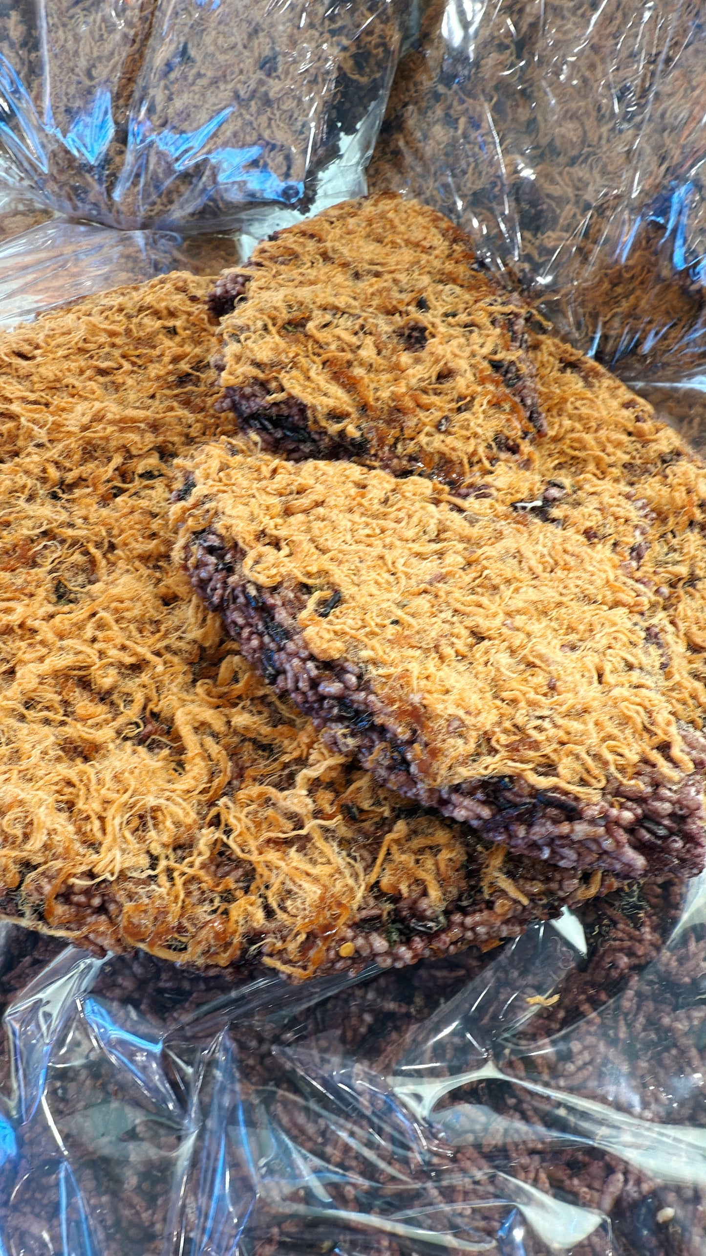 E69 : Cripsy Brown Rice Cake & Pork Floss -Cơm Cháy Gạo Lứt Chà Bông