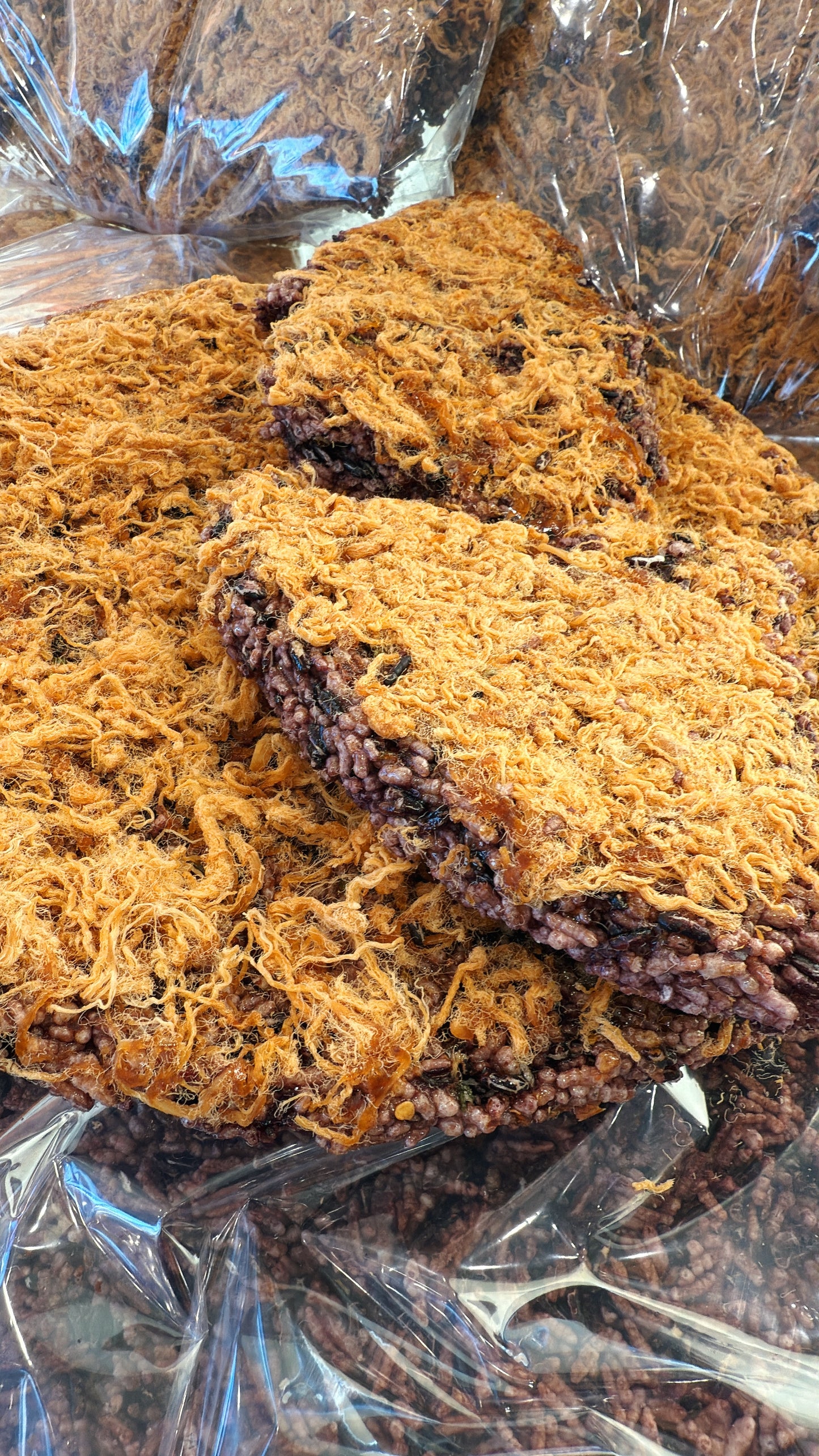 E69 : Cripsy Brown Rice Cake & Pork Floss -Cơm Cháy Gạo Lứt Chà Bông