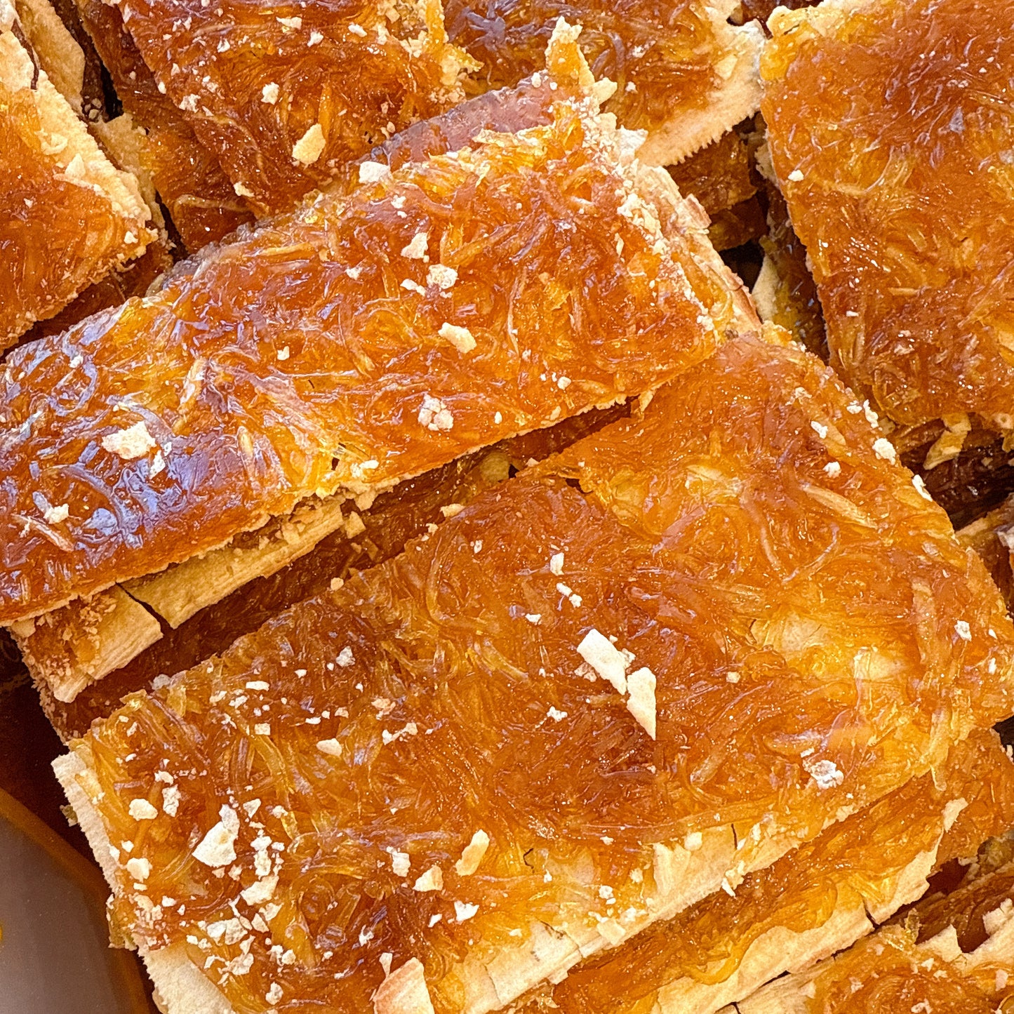 E61 :Mango Ginger Crispy Cake - Xoài Gừng Kẹp Bánh Phồng Giòn