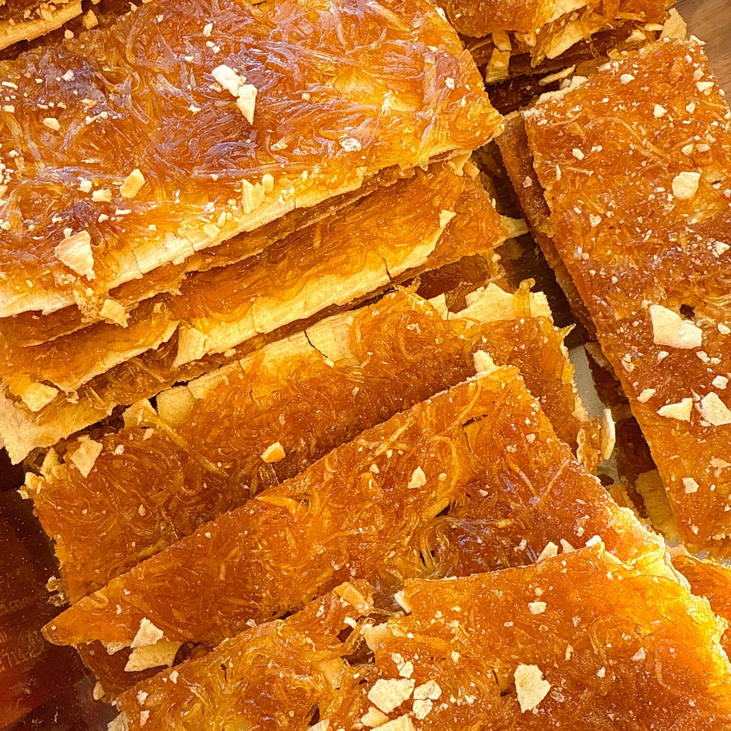 E61 :Mango Ginger Crispy Cake - Xoài Gừng Kẹp Bánh Phồng Giòn