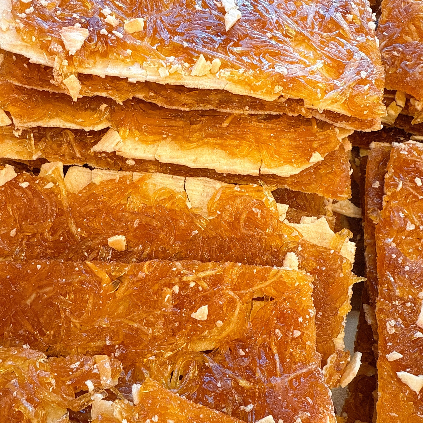 E61 :Mango Ginger Crispy Cake - Xoài Gừng Kẹp Bánh Phồng Giòn