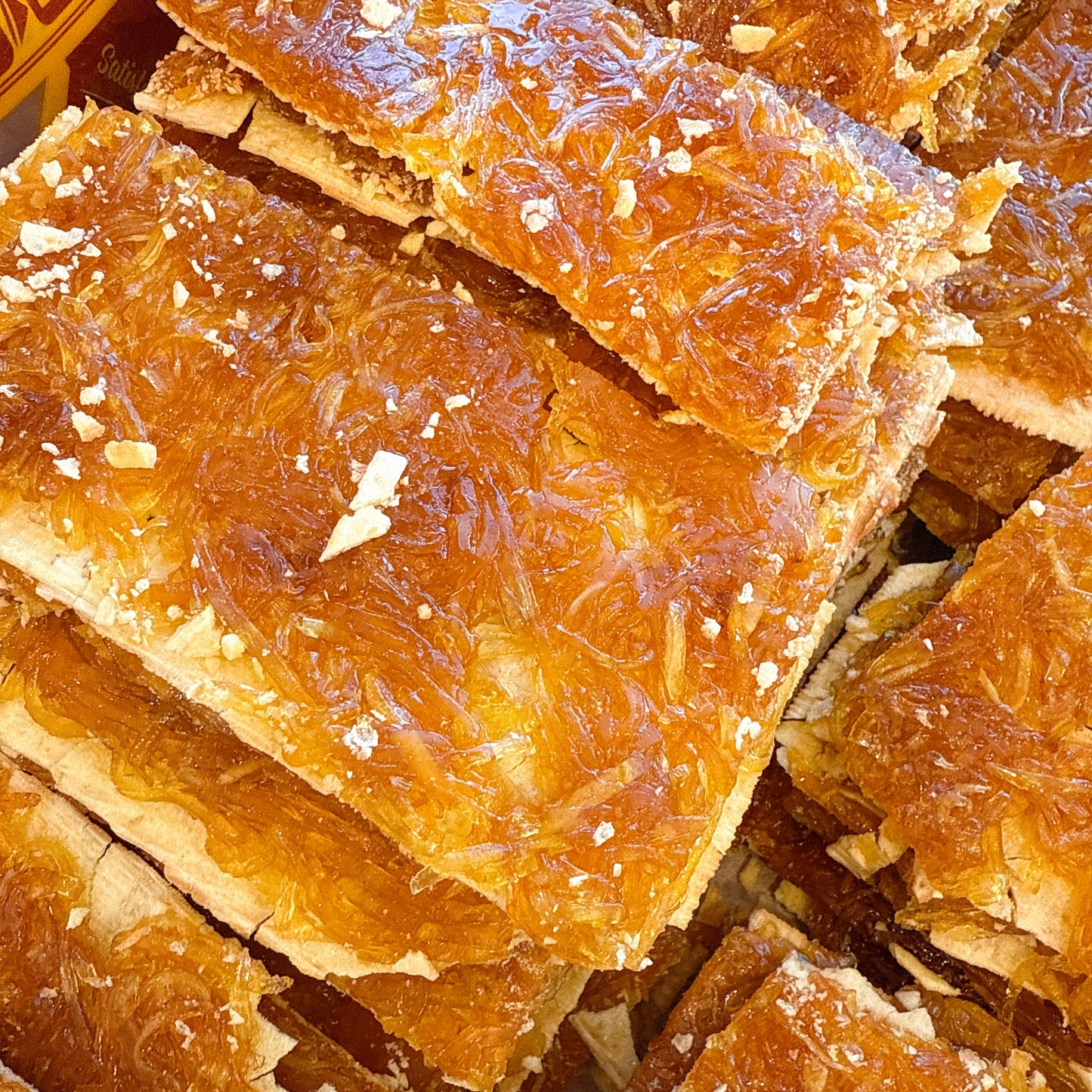 E61 :Mango Ginger Crispy Cake - Xoài Gừng Kẹp Bánh Phồng Giòn