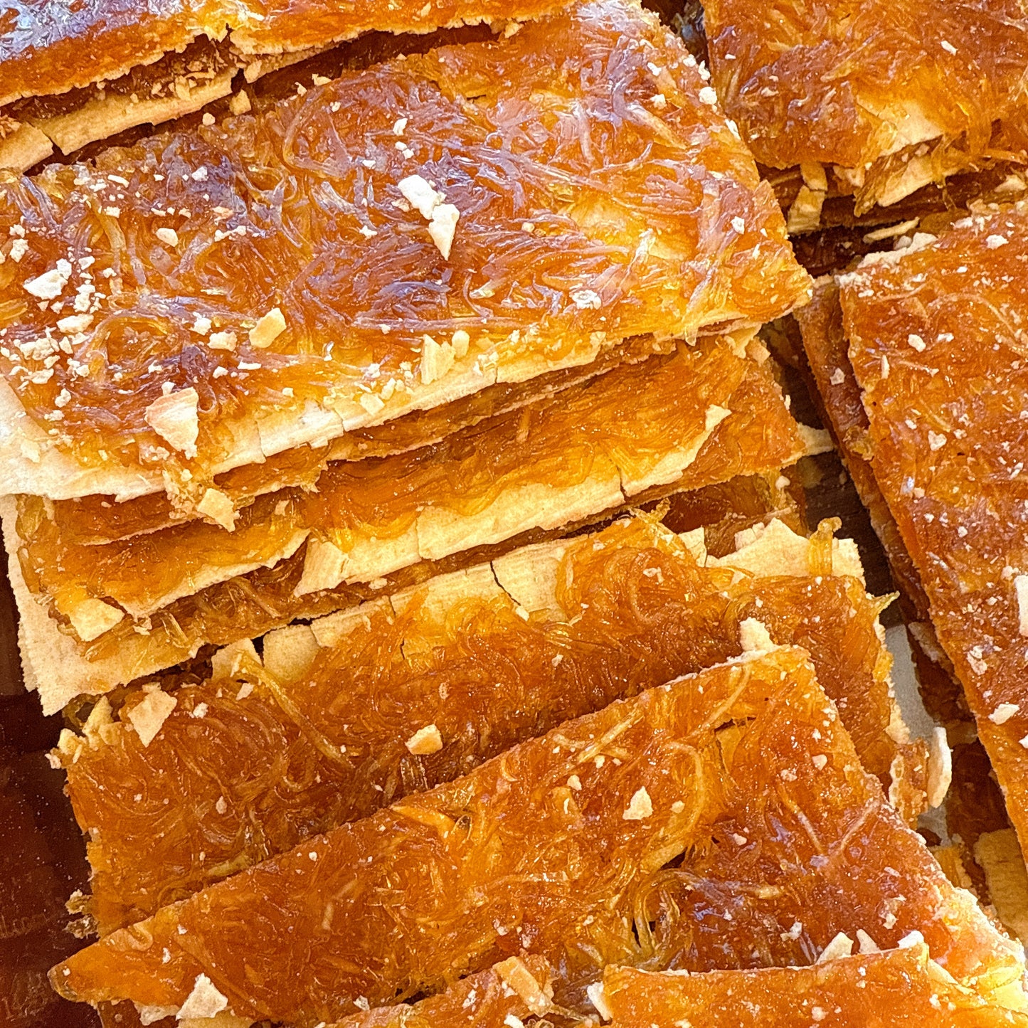 E61 :Mango Ginger Crispy Cake - Xoài Gừng Kẹp Bánh Phồng Giòn