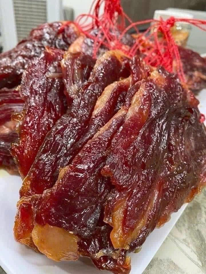 E 66: Duck Leg Sausage- Lạp Vịt 500 gr - 1.1 lb