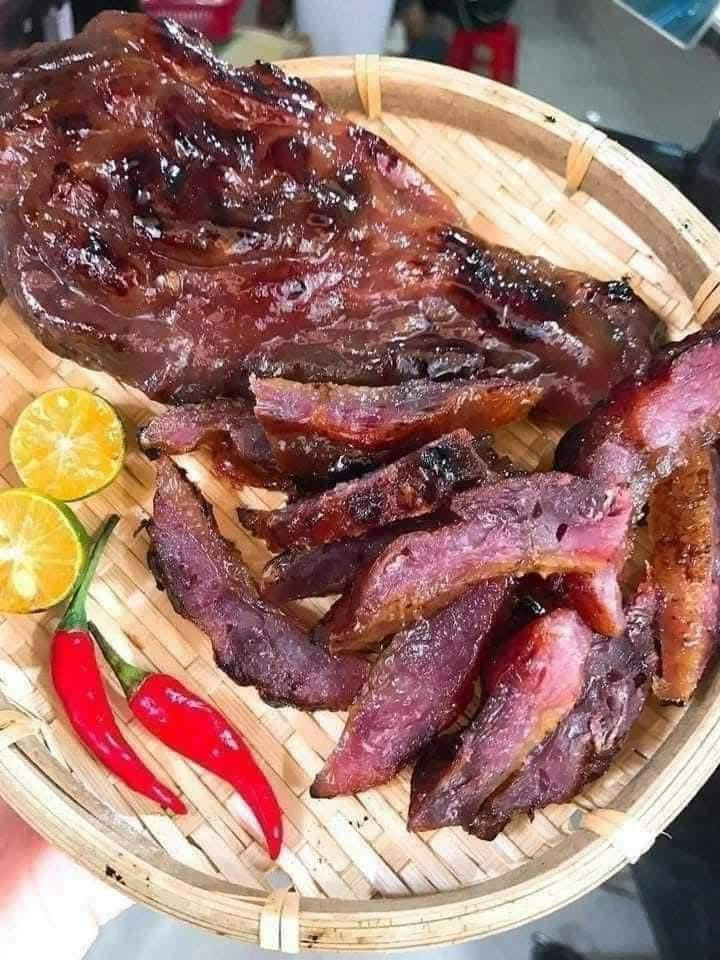 E 66: Duck Leg Sausage- Lạp Vịt 500 gr - 1.1 lb