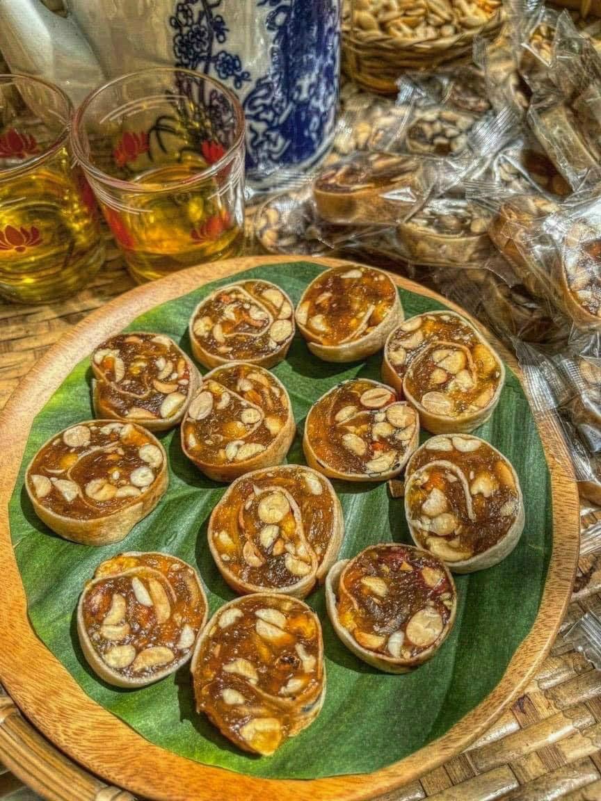 C09-Pineapple Candy Roll With Young Coconut & Peanuts - Kẹo Khóm Cuộn Dừa Non Đậu Phộng