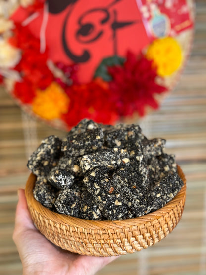 C56 -Cruchy Black Sesame& Peanut Candy-Kẹo Mè Đen Đậu Phộng Giòn