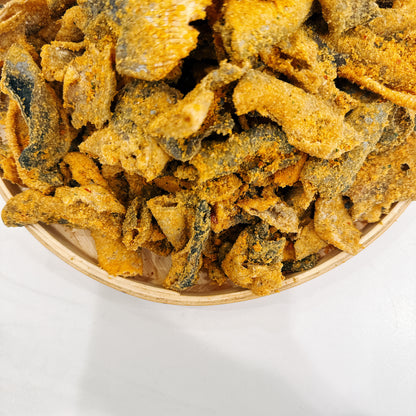 B38 : Crispy Salmon Skin &salted Egg Yolk - Da Cá Hồi Trứng Muối Sấy Giòn