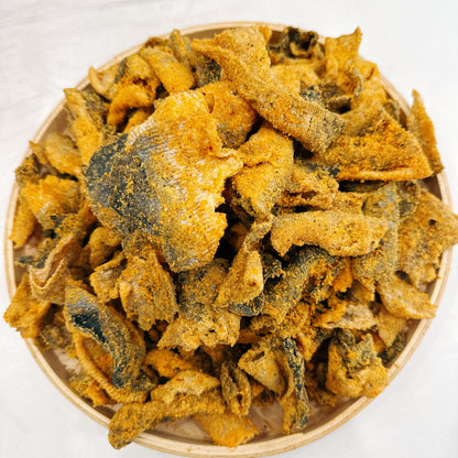 B38 : Crispy Salmon Skin &salted Egg Yolk - Da Cá Hồi Trứng Muối Sấy Giòn