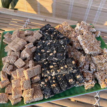 E78 : combo peanut +black sesame + with sesame- Kẹo Đậu Phộng + Thèo Lèo +Mè Trắng Mix