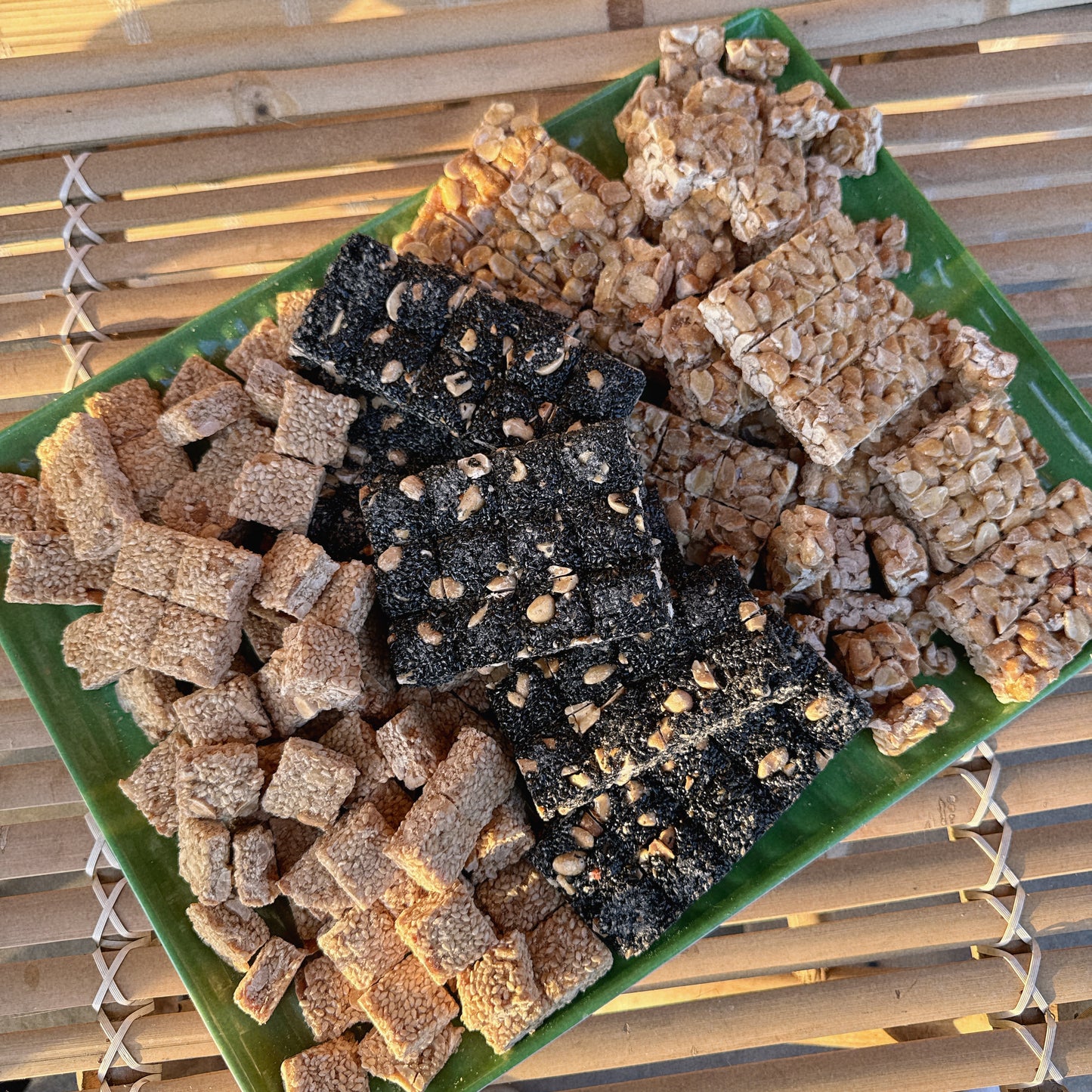 E78 : combo peanut +black sesame + with sesame- Kẹo Đậu Phộng + Thèo Lèo +Mè Trắng Mix