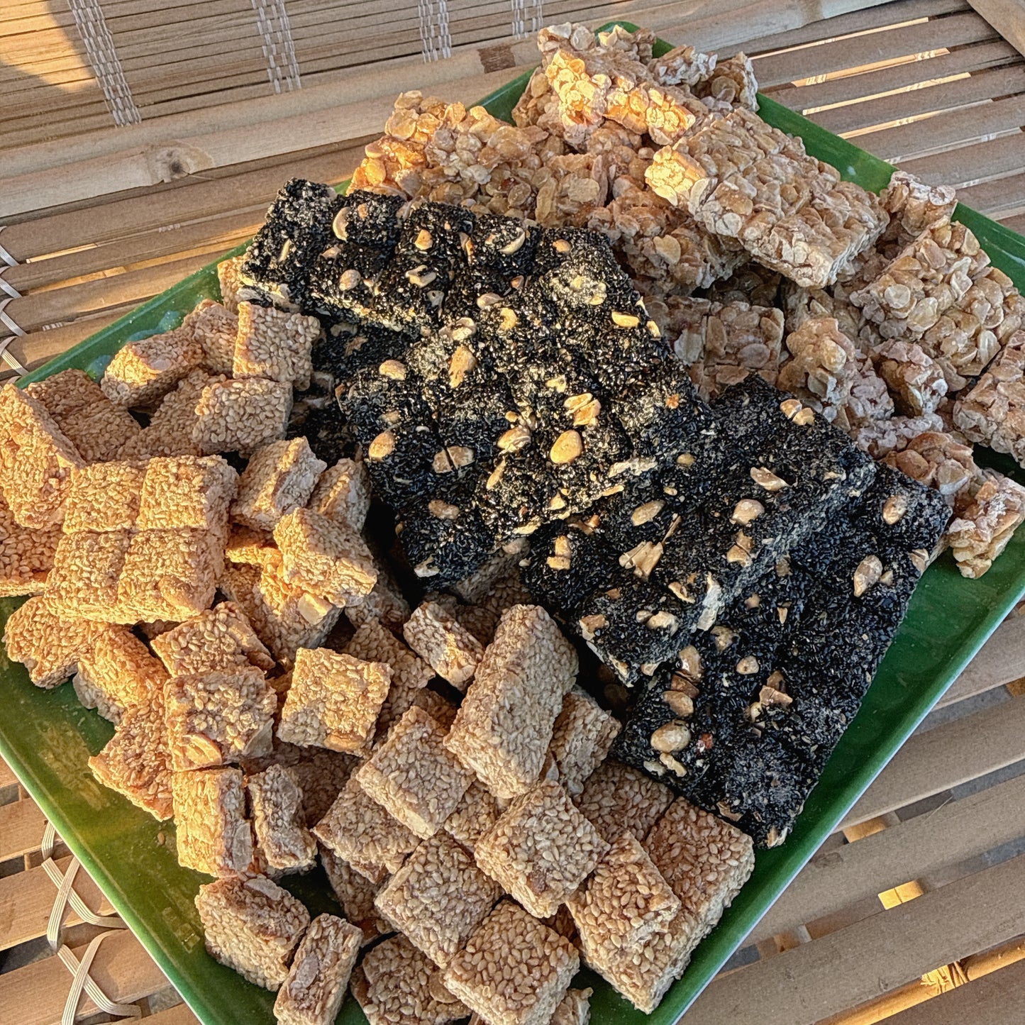 E78 : combo peanut +black sesame + with sesame- Kẹo Đậu Phộng + Thèo Lèo +Mè Trắng Mix