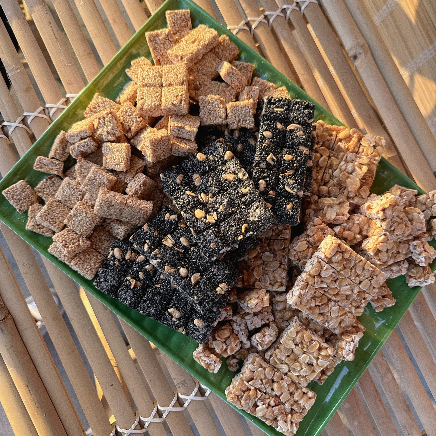 E78 : combo peanut +black sesame + with sesame- Kẹo Đậu Phộng + Thèo Lèo +Mè Trắng Mix