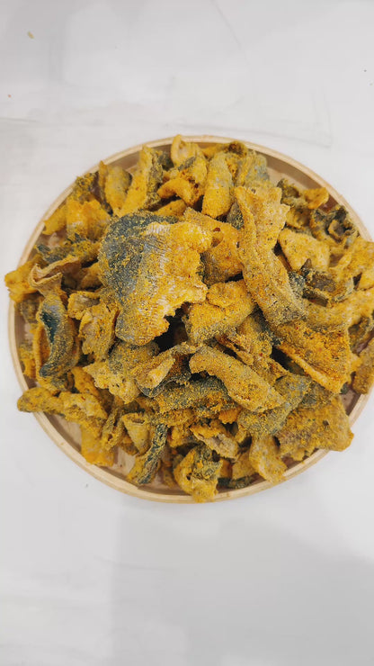B38 : Crispy Salmon Skin &salted Egg Yolk - Da Cá Hồi Trứng Muối Sấy Giòn